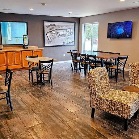 克罗沃代尔速8酒店 Cloverdale 外观 照片